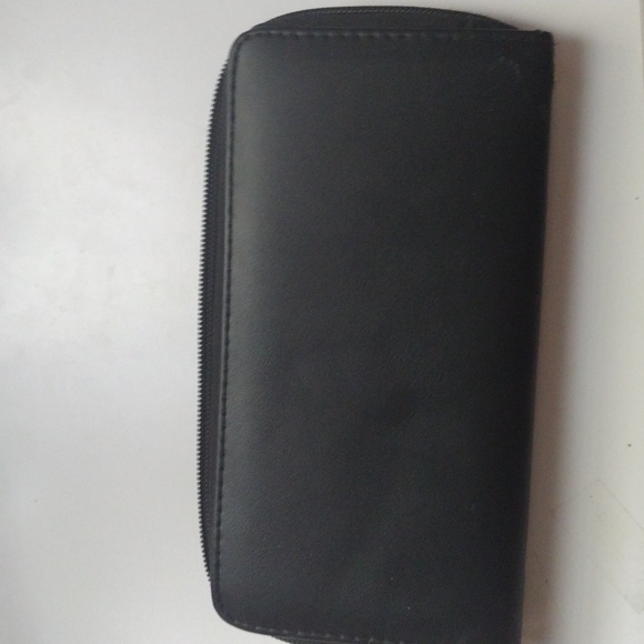 I am selling a wallet - Picture 4 of 4